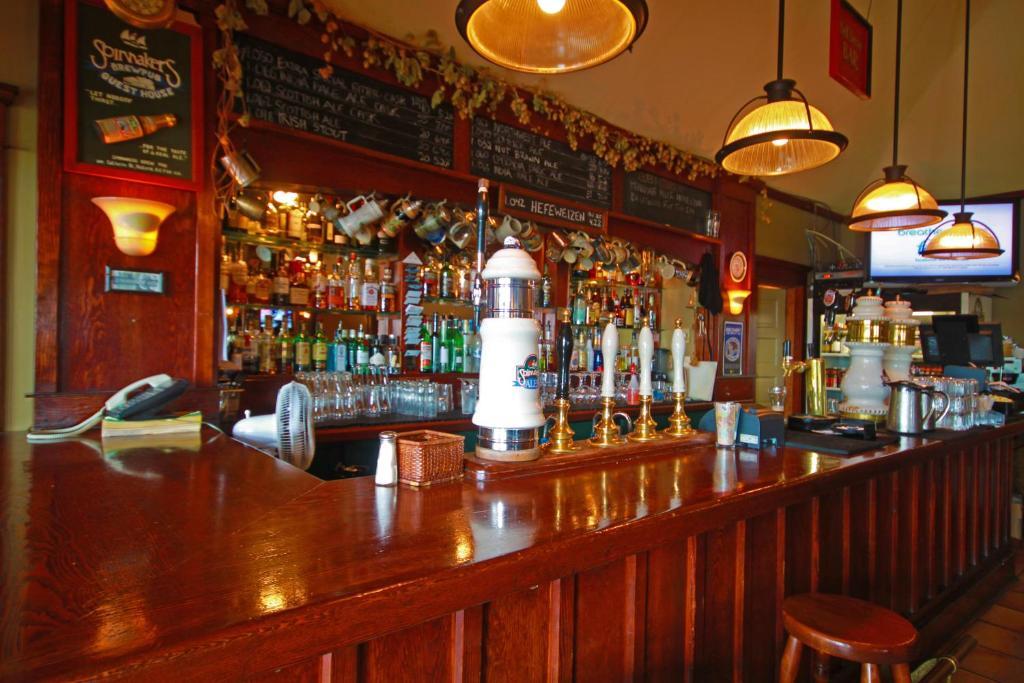 Spinnakers Gastro Brewpub & Guesthouses Victoria Exteriör bild